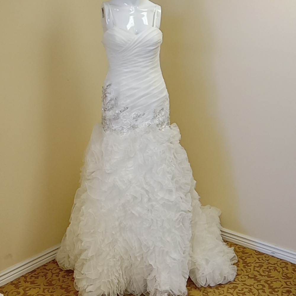 Bonny Bridal size 4 wedding gown